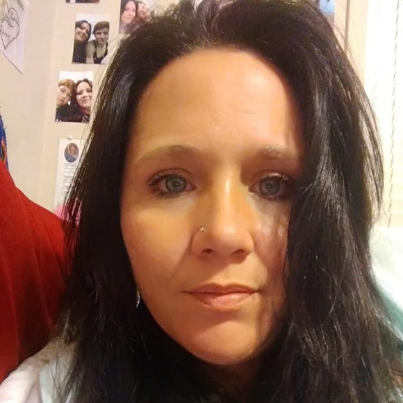 Meet your Posher, Lisa - Picture 1 of 1